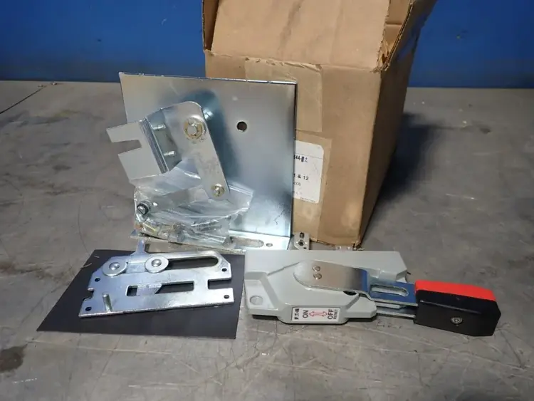 Used EATON 8268441 Circuit Breaker Parts Ohio US | HGR 24 #754601
