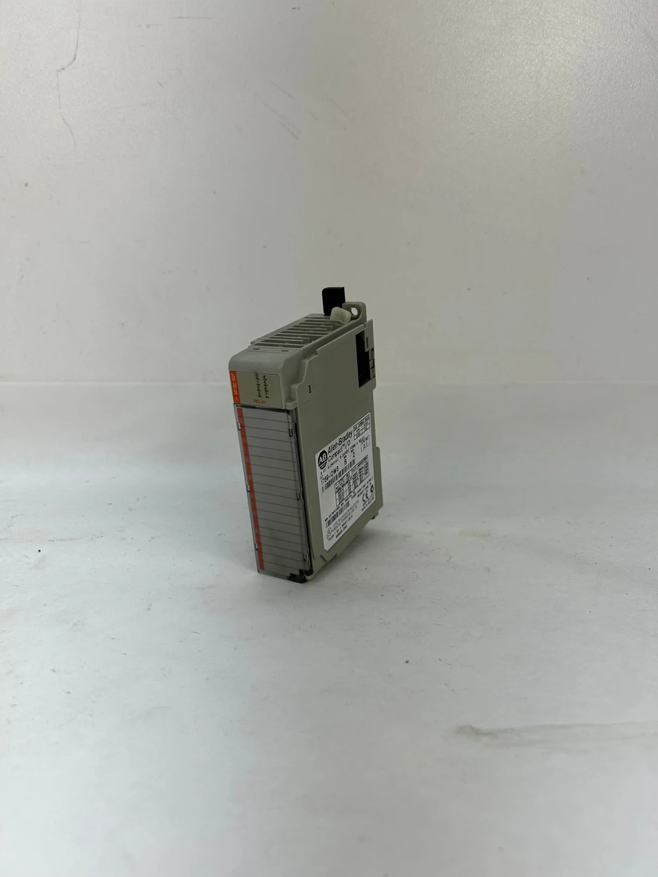 USED ALLEN BRADLEY 1769-OW8