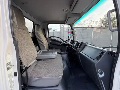 Used 2024 ISUZU NPR HD Box trucks Florida US | Truck and Van Outlet #1509183