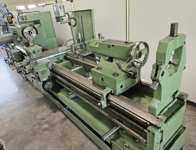 TOS Centre Lathe, in very good used condition
