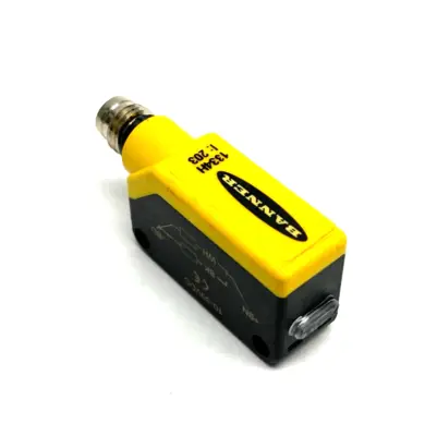 USED BANNER ENGINEERING WORLD-BEAM FIXED-FIELD PHOTOELECTRIC SENSOR M8 4-PIN