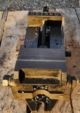 Dayton 6" Wide Jaw 90 Degree Tilting Milling/Drilling Vise