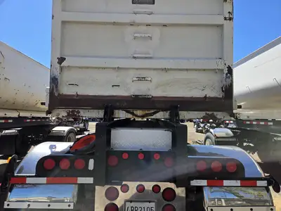 USED 2015 PETERBILT 579
