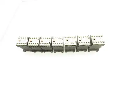 Siemen 3TH2022-0DB4 Contactor Relay 230V 3A 17-30VDC 2NO 2NC Lot Of 7