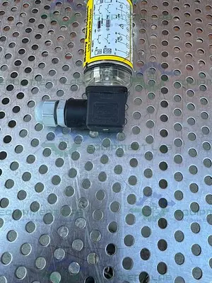 USED SOLARTRON MOBREY VT 17 VIBRATING LEVEL SWITCH W/ 2 1/2" SANITARY FITTING
