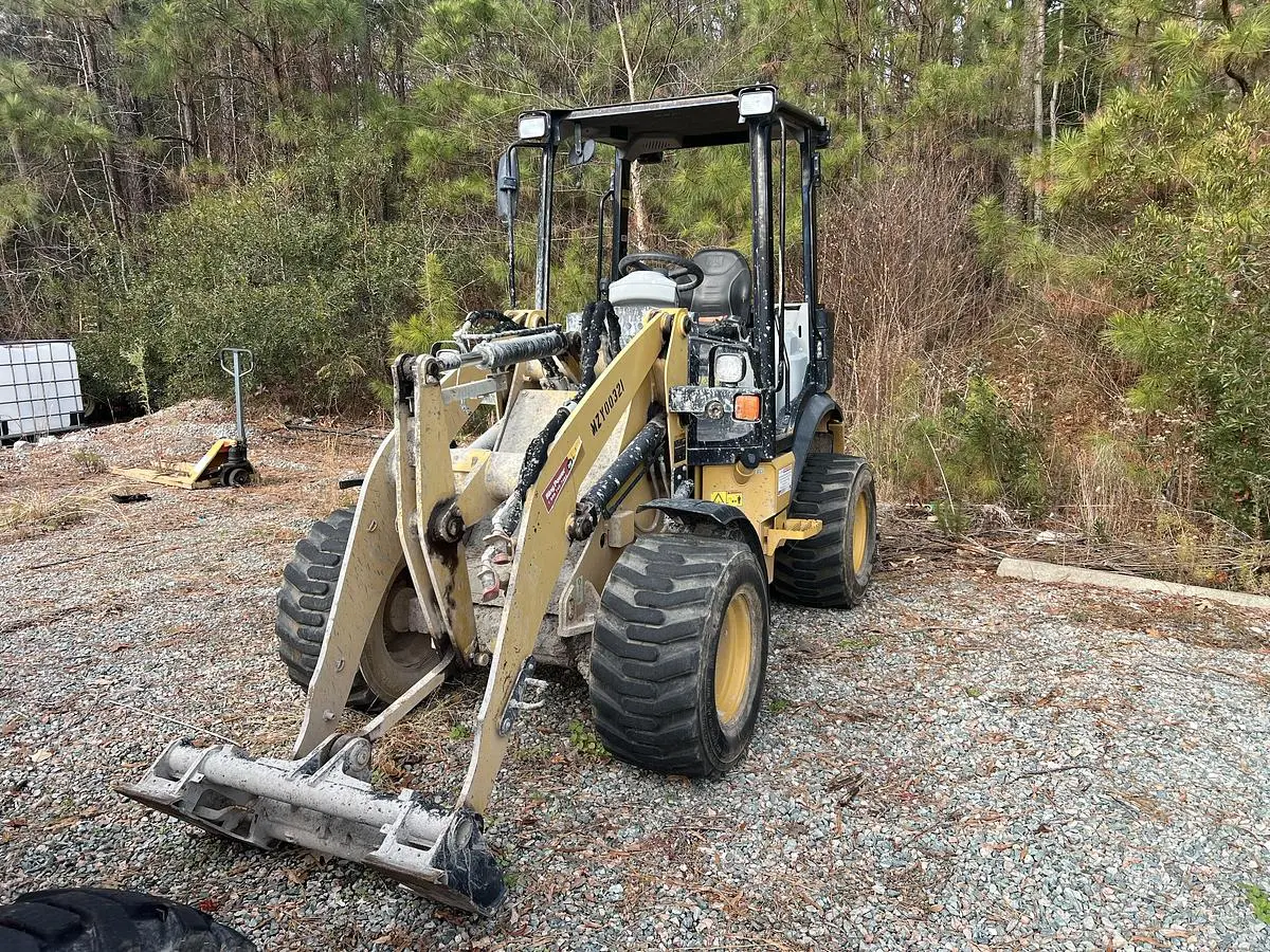 USED 2017 CAT WHEEL LOADER 903D