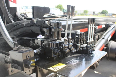 New | in-Stock 2027 PETERBILT 548 Rolloff Trucks Texas US | Roll Off Truck World #1492013