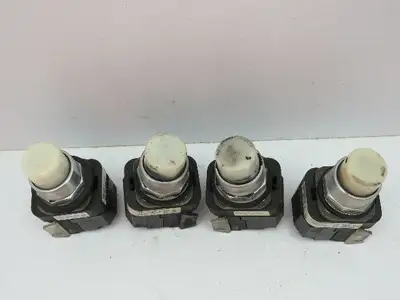Allen Bradley 800T-PT16 Illuminated Push Button Ser T 120V WHITE NO/NC  Lot of 4