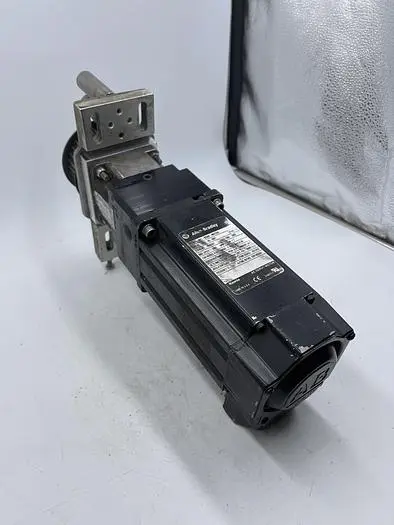 Used ALLEN-BRADLEY ALLEN-BRADLEY MPL-B330P-MK22AA SER A, MICRON UT075-007-0 Servo Motors | ND Industrial Surplus #1216168