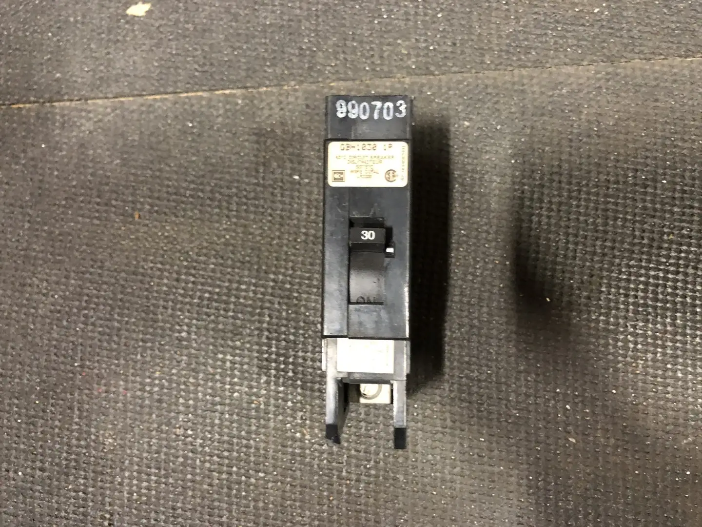 USED CUTLER-HAMMER GBH1030