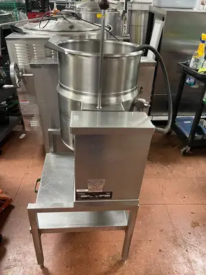 Used Crown Used Crown Market Forge EC-10 Electric 10 Gallon Tilting Jacketed Steam Kettle 240V 3 Ph Cooking Kettles Illinois US | Falcon Restaurant Supply #1375750