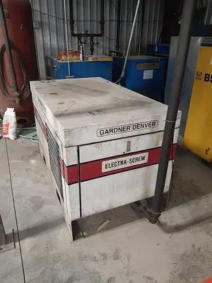 USED GARDNER DENVER – 30HP ROTARY SCREW COMPRESSOR