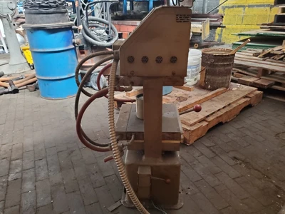 PHI 12.5" x 9.5" Hydraulic Press