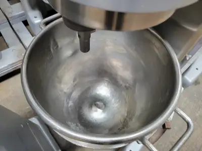 Used Hobart D330- 30 Quart Commercial 1-1/4HP, 208V, 3 Phase Dough Mixer