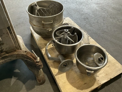 USED HOBART H-600 60QT. COMMERCIAL STAND MIXER