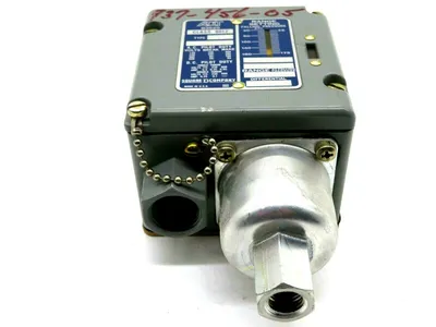 NEW SQUARE D 9012-ACW8S3 PRESSURE SWITCH 9012ACW8S3