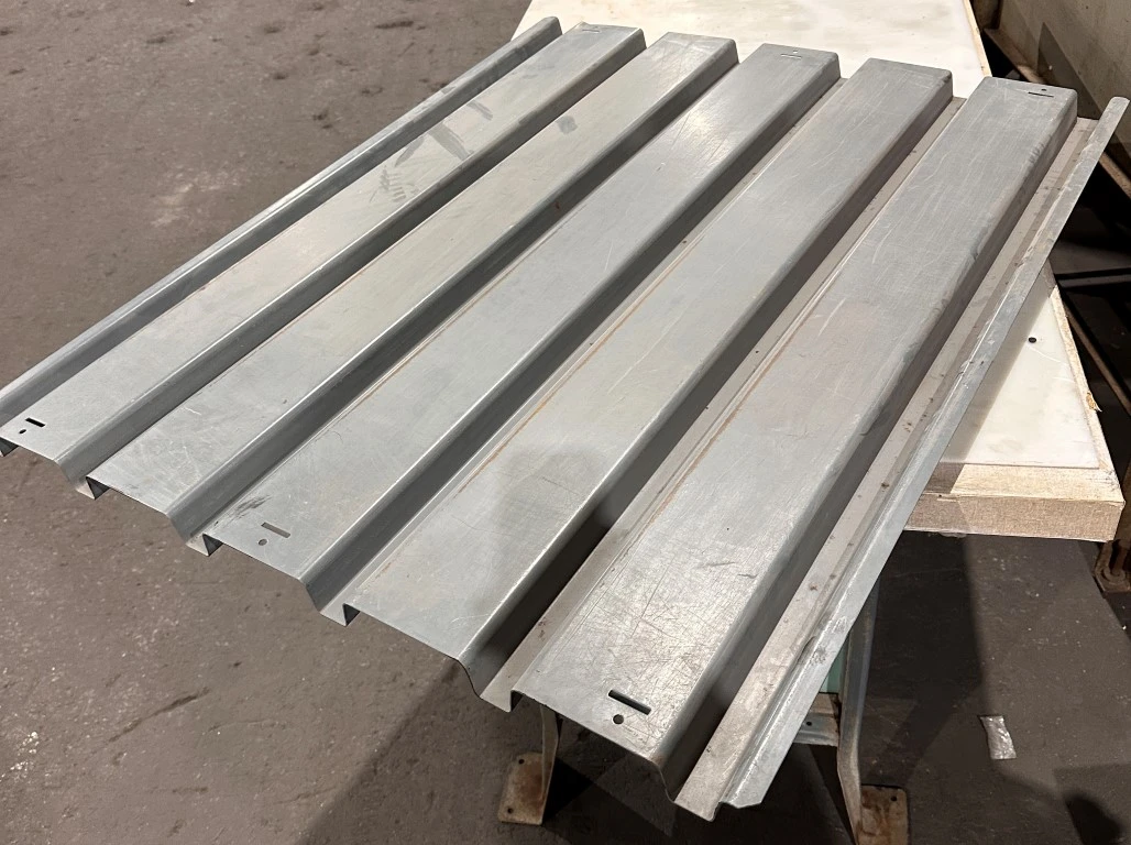 36"L X 44"W CORRUGATED PALLET RACKING DECKING