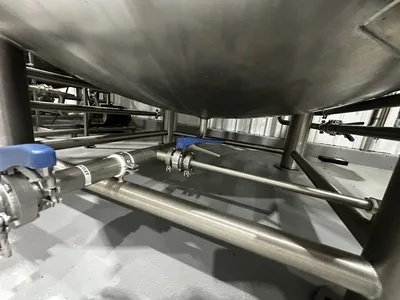 2500 Gallon Tank – 2 of 3
