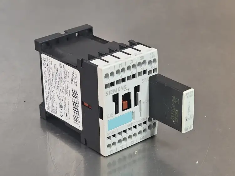Used Siemens Siemens Sirius 3RT1015-2BB41 PLC Processors | Palmetto Automation #1152013