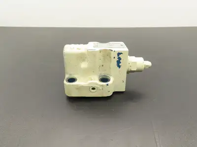 Uchida-Rexroth 10-2-40/200 Hydraulic Pressure Relief Valve L-67