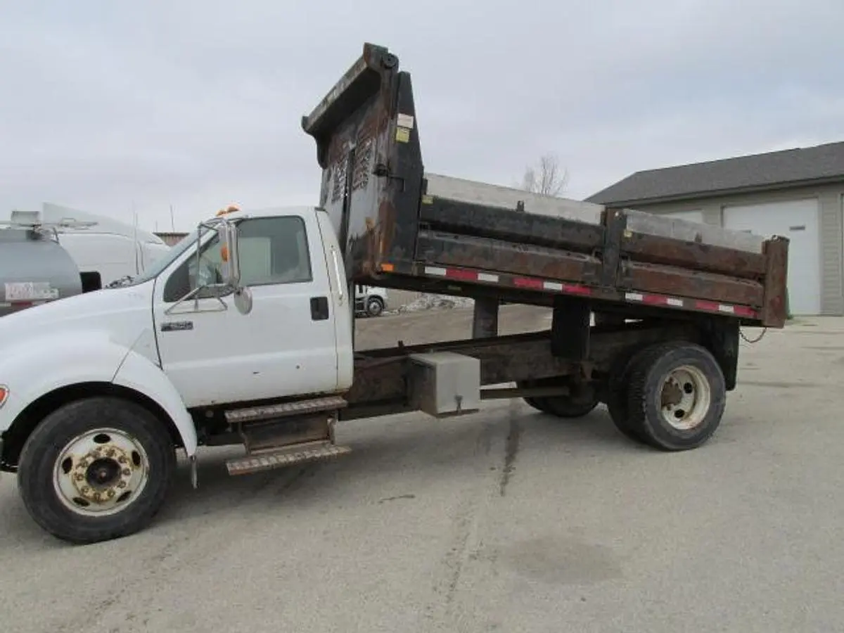 Used 2006 FORD F 650 Dump trucks Manitoba CA | Conquest Truck & Auto Sales #1421333