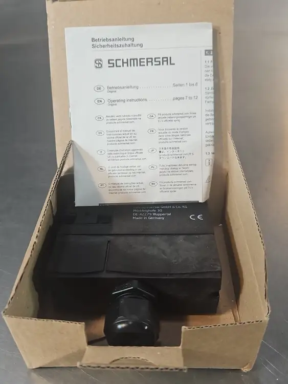 Used Schmersal Schmersal AZM170SK-02ZRKA Relays & Switches South Carolina US | Palmetto Automation #1158523