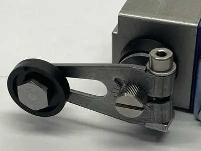 XC2JC | Telemecanique  Roller Lever Limit Switch 3A 240V - New Other