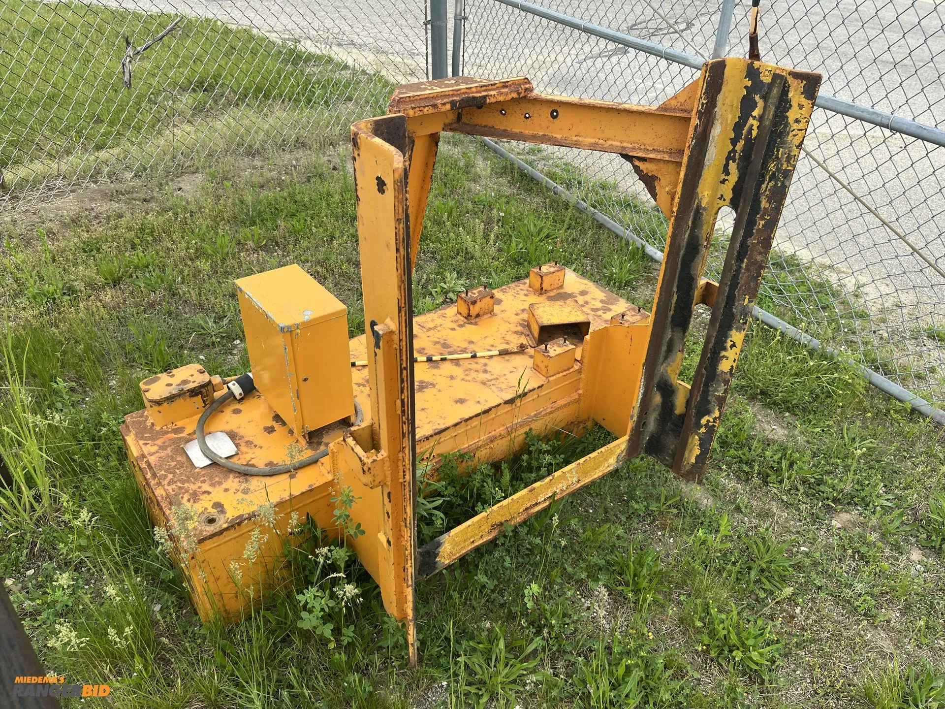 USED WALKER PE-2C66 3,000LB MAGNET