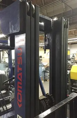 2956-560 KOMATSU 5000LB CAPACITY RIDE ON FORK LIFT TRUCK MODEL 25