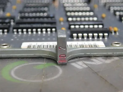 USED DEC M7477