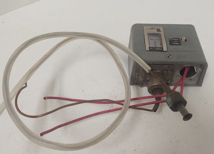 Used Johnson Controls P70DA-1 Pressure Switches | Edwards Industrial Repair #977771