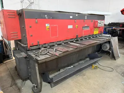 USED AMADA M-3060