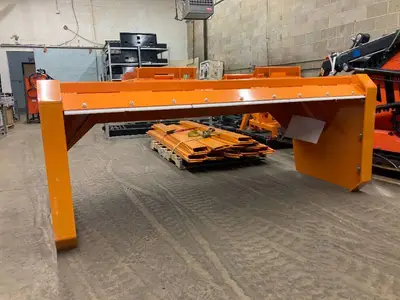 WOLVERINE Snow Pusher 2025