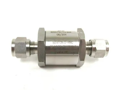 NEW BOX OF 2 HOKE CVHG4Y11S GYROLOK TUBE FITTING