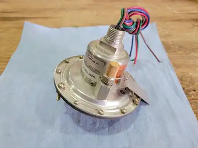 USED CUSTOM CONTROL SENSORS INC 675GE8002