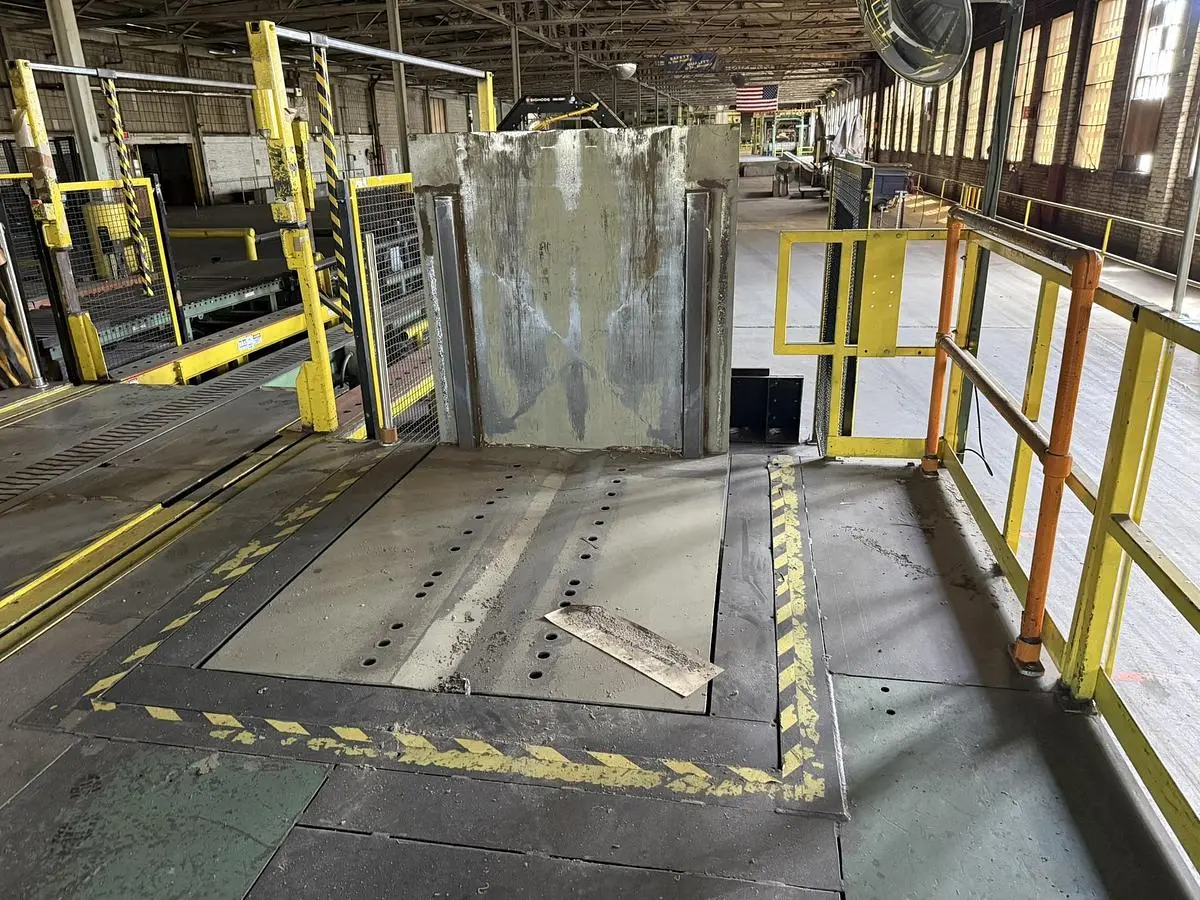 UPENDER 5,300 POUND CAPACITY
