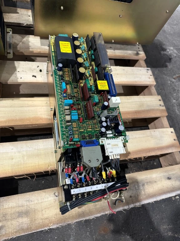 FANUC A06B-6047-H002 SERVO DRIVE