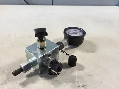 0-3700 PSI Gauge with Metering Block