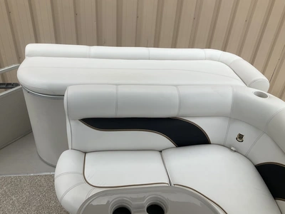 USED 2005 PREMIER 225 LEGEND
