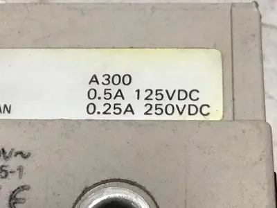 USED OMRON D4MC-5040
