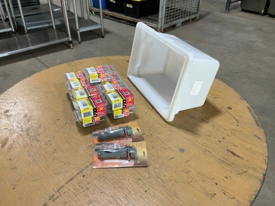 Used LELAND CO2 BEVERAGE CARTRIDGES W/ (2) KEG CHARGERS Beverage Carbonation Equipment Michigan US | Miedema Asset Management Group #1761526