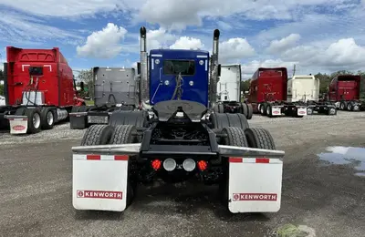 USED 2025 KENWORTH W900