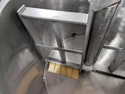 SAVAGE 450 CM Chocolate Conditioner | Harvest Equipment and Fabrication Inc (12)