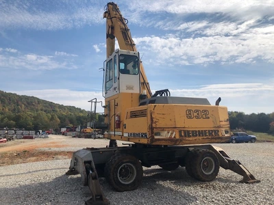 Liebherr 932 Material Handler with Grapple and Magnet