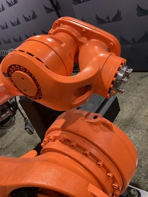 KUKA KR 20 R1810‑2/SEL CYBERTECH‑2 Robot w/ KR C4 Controller USED