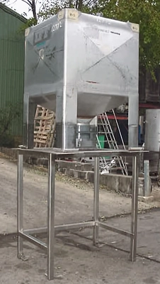 USED MUELLER 300 GALLON LIQUID TOTE 300 GALLON TOTE