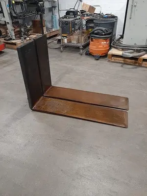 USED CASCADE CLASS 4 LUMBER FORKS