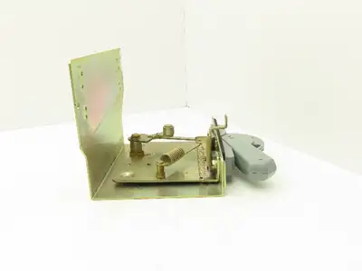 Allen Bradley 1494D-N2 Circuit Breaker Operator Mechanism Disconnect Handle
