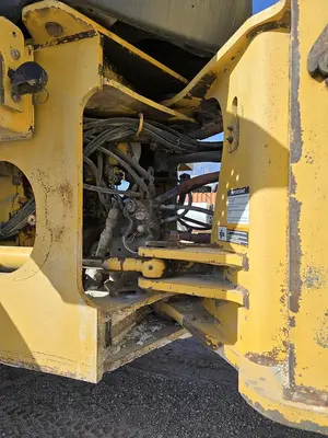 USED 2010 JOHN DEERE 644K