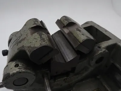 BISON Round Stock Vise Vises | Machinery Central (5)